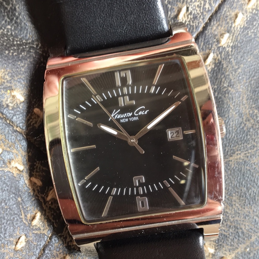 Kenneth Cole New York Mens tank wristwatch black dial leather strap 36mm watch